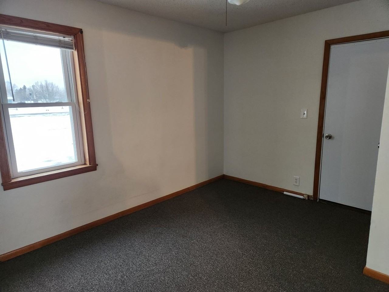 239 Main St N - Photo 3 of 7