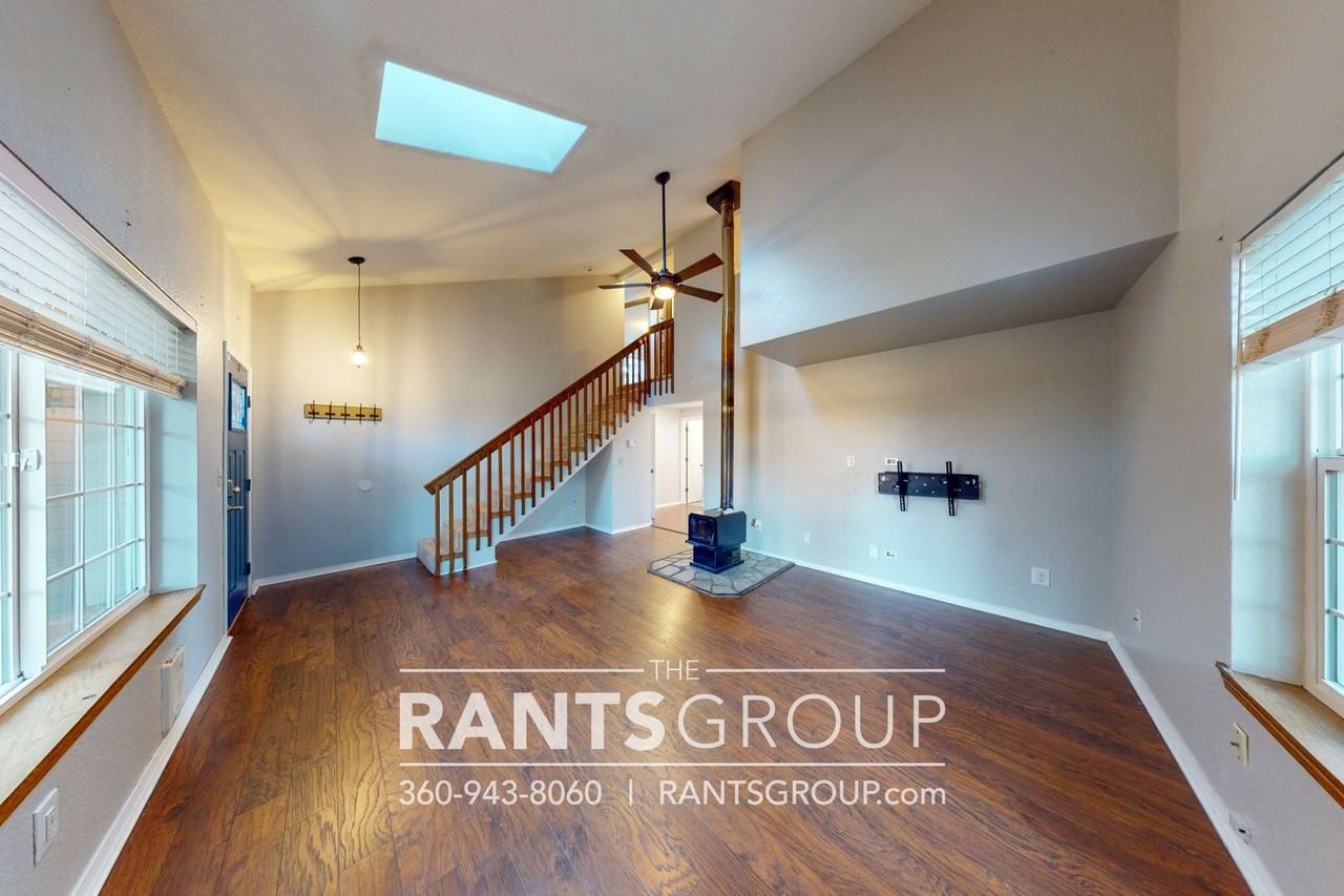 1629 Diamond Loop Se - Photo 7 of 29