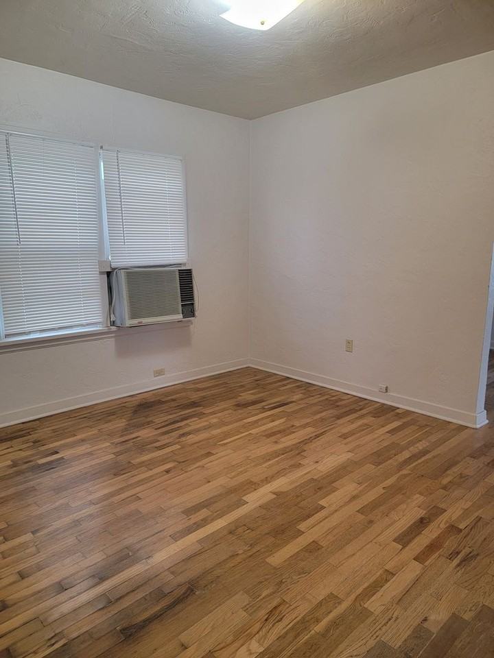 1513 Evergreen St - Photo 4 of 16