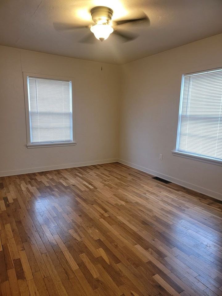 1513 Evergreen St - Photo 7 of 16