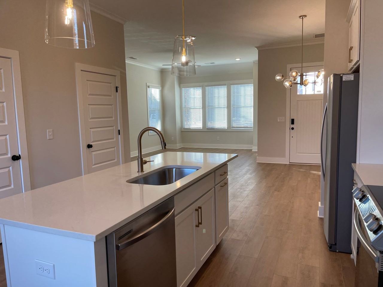 4874 Silas Ave - Photo 4 of 15