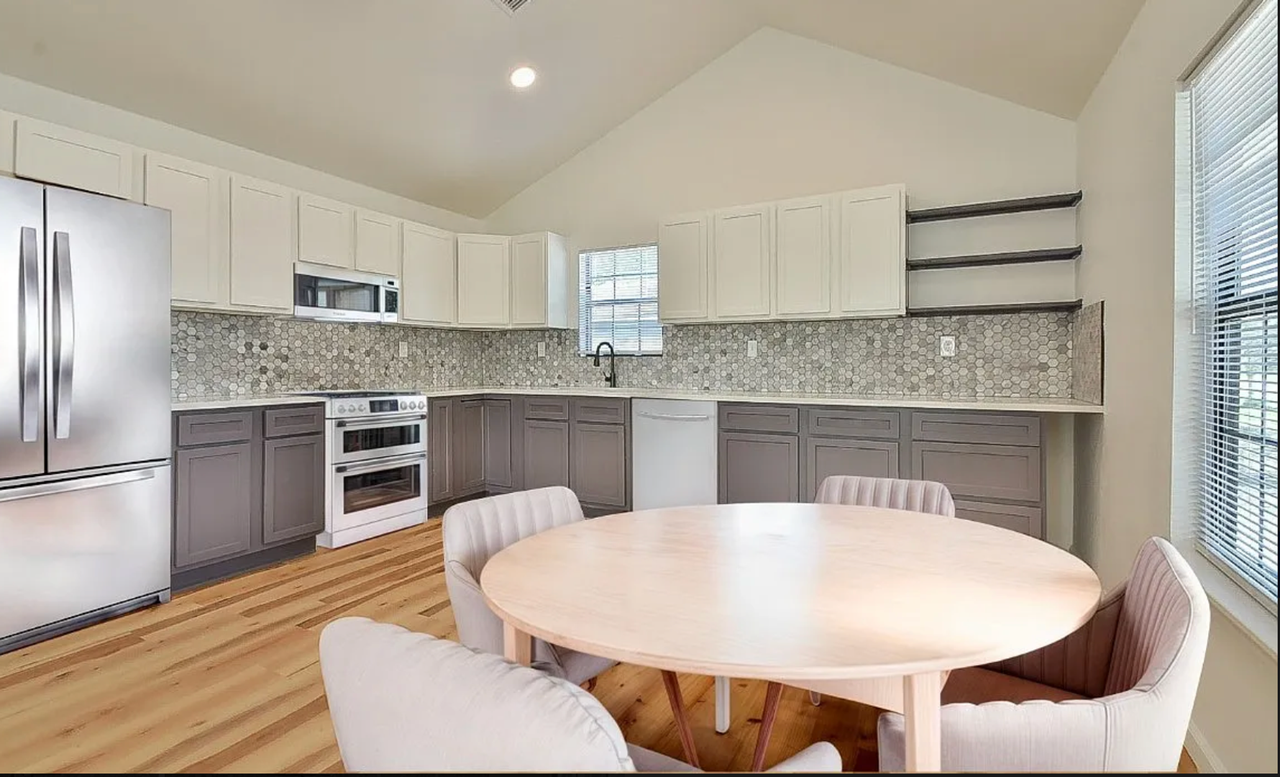 3803 N Redmond Ave - Photo 2 of 3