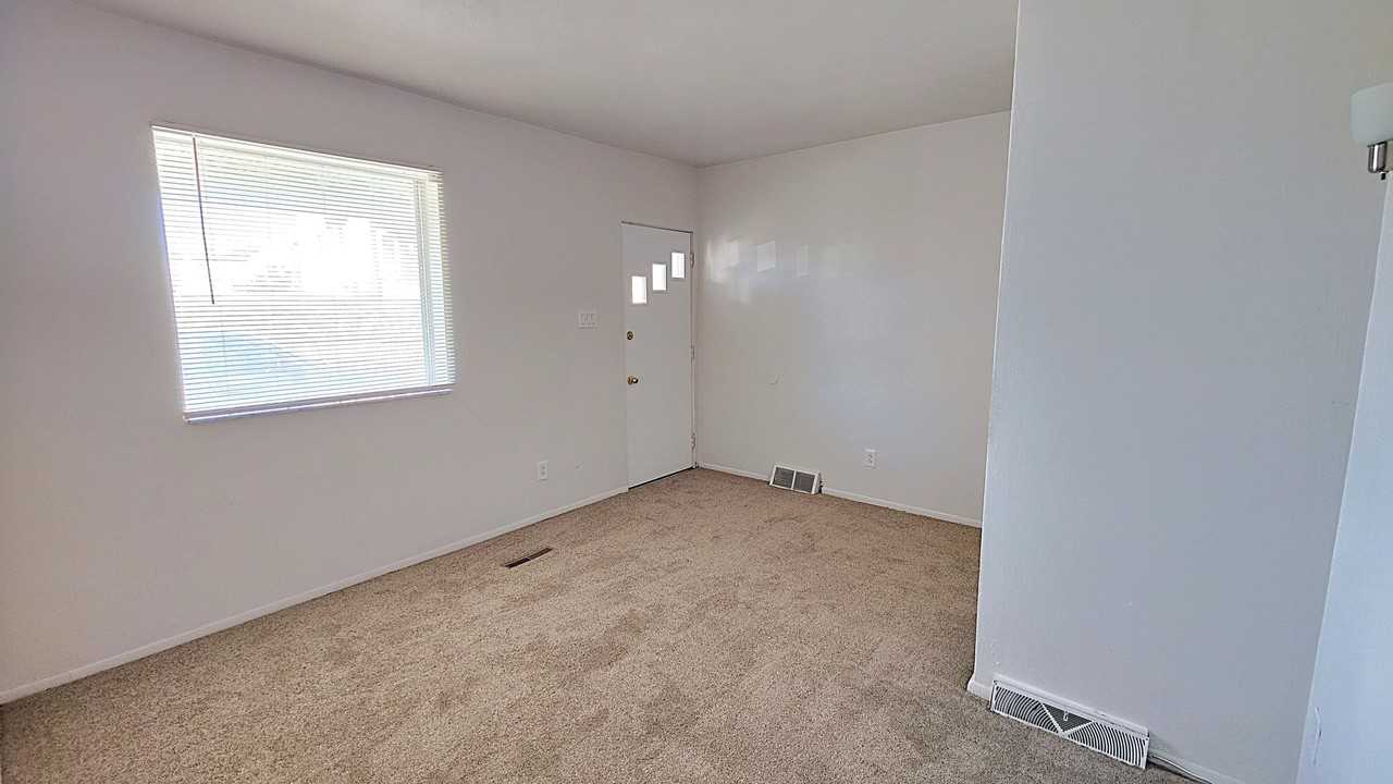 475 Augusta St - Photo 4 of 23