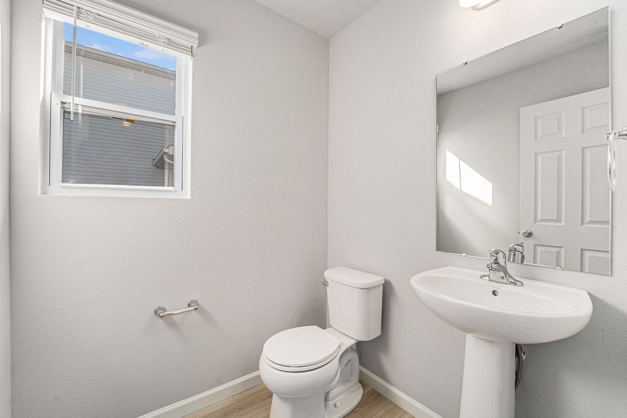 2230 Macatawa Ln - Photo 7 of 22