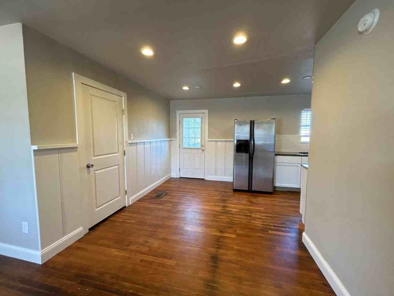 707 N Main St - Photo 4 of 20