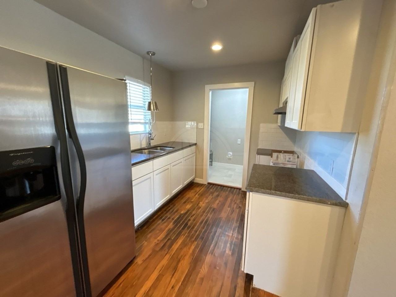 707 N Main St - Photo 5 of 20