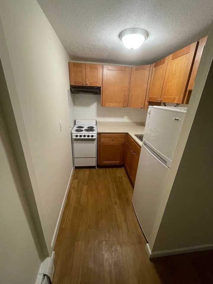 2018 Commonwealth Ave - Photo 4 of 5