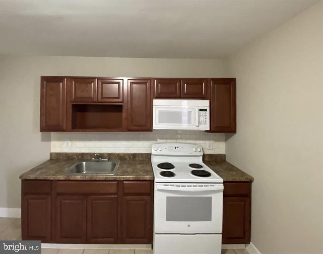 6171 Glenmore Ave - Photo 3 of 6