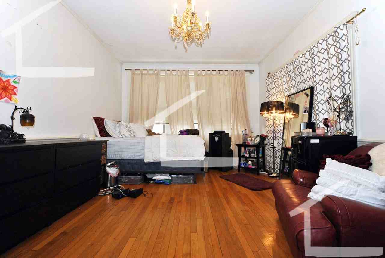 211 Saint Paul St - Photo 2 of 8