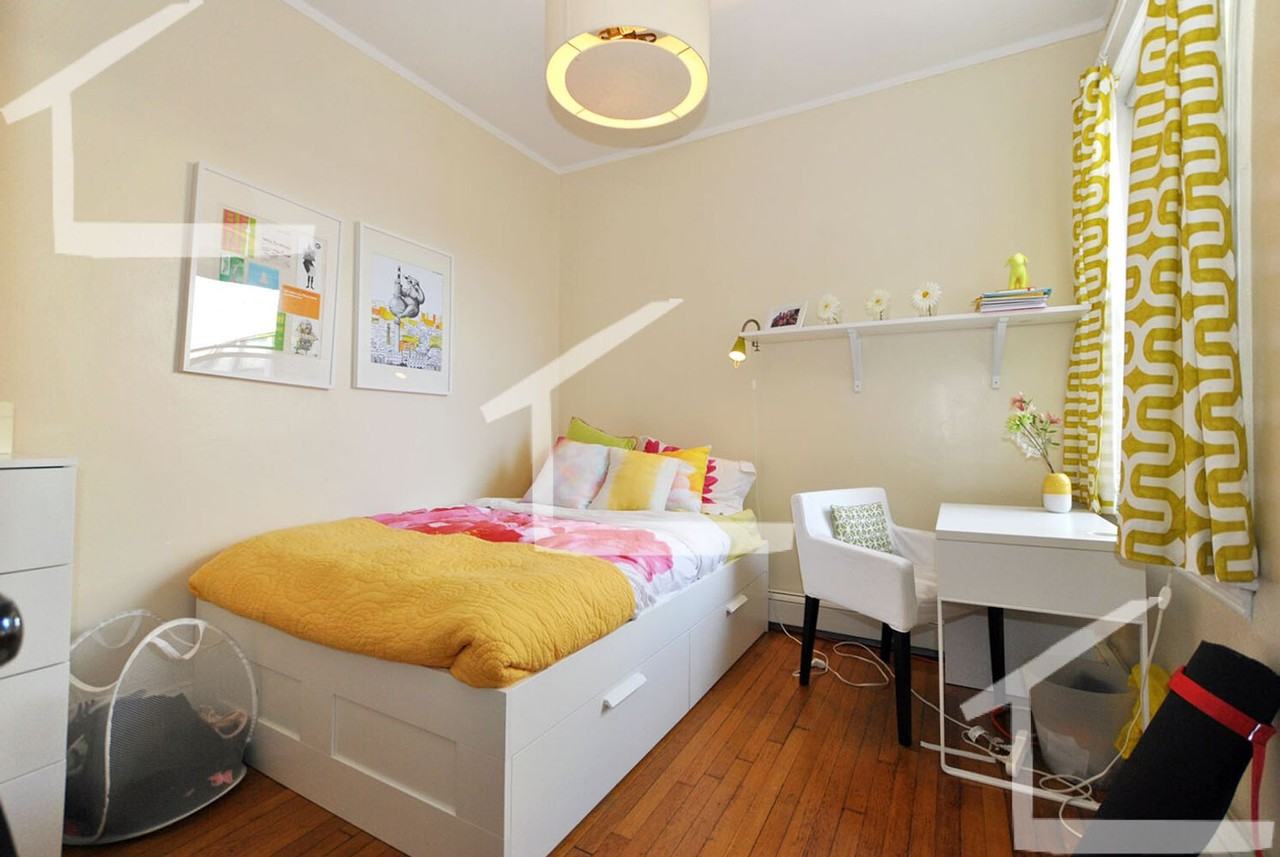 211 Saint Paul St - Photo 5 of 8