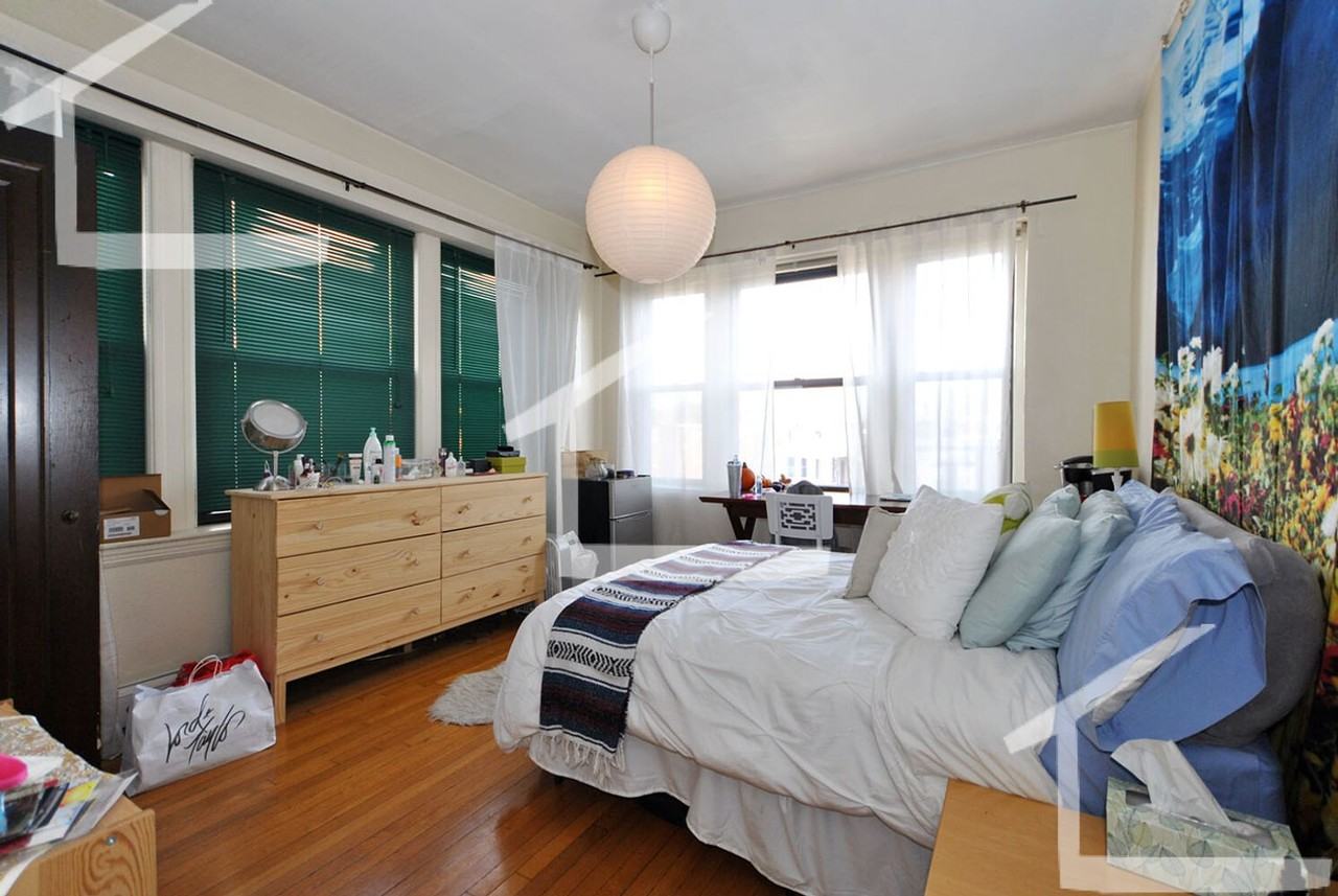 211 Saint Paul St - Photo 6 of 8