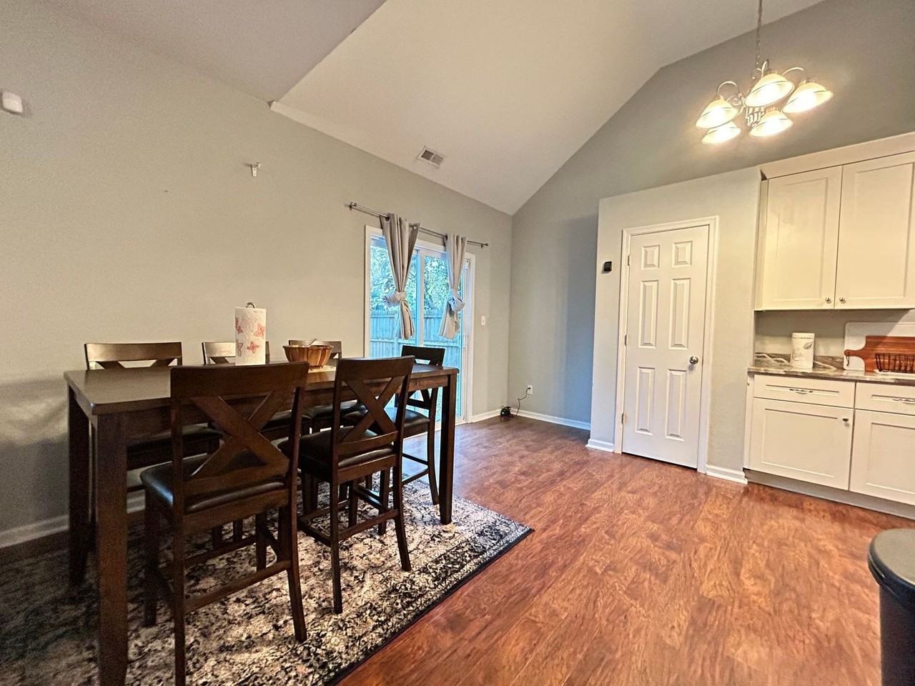1518 Delevan St - Photo 3 of 23