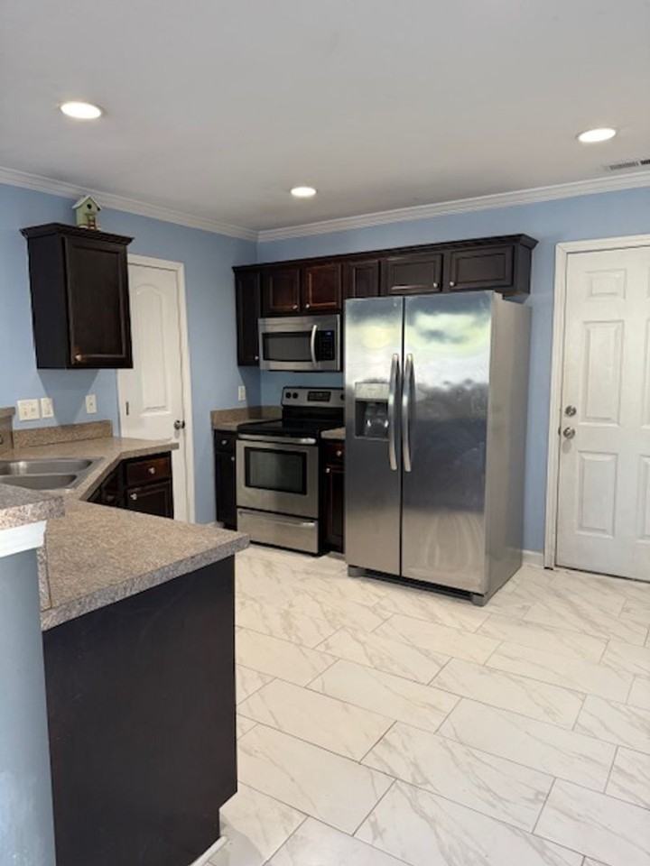 401 Salvo Ct - Photo 5 of 15