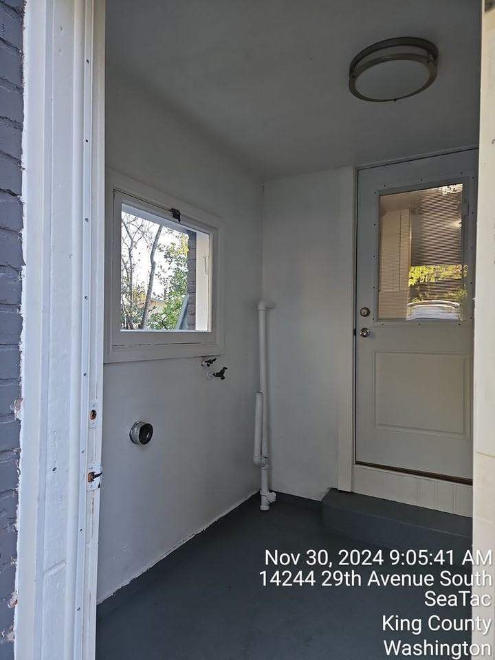 14244 29th Ave S - Photo 3 of 37