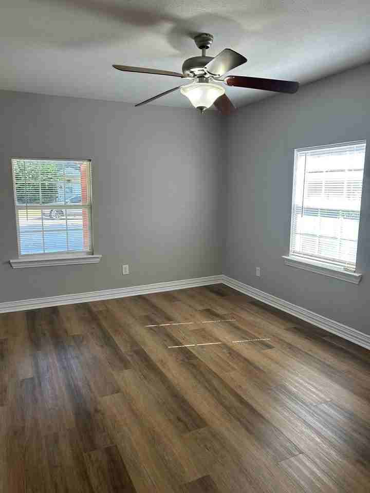 2940 S Hills Ave - Photo 4 of 8