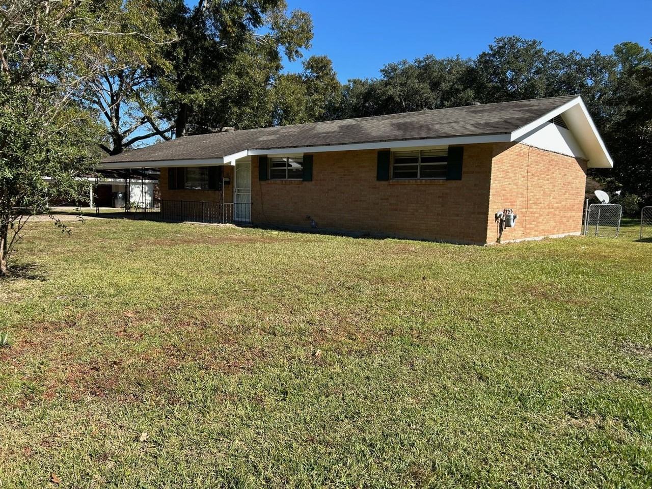 2425 Seracedar Dr - Photo 2 of 19