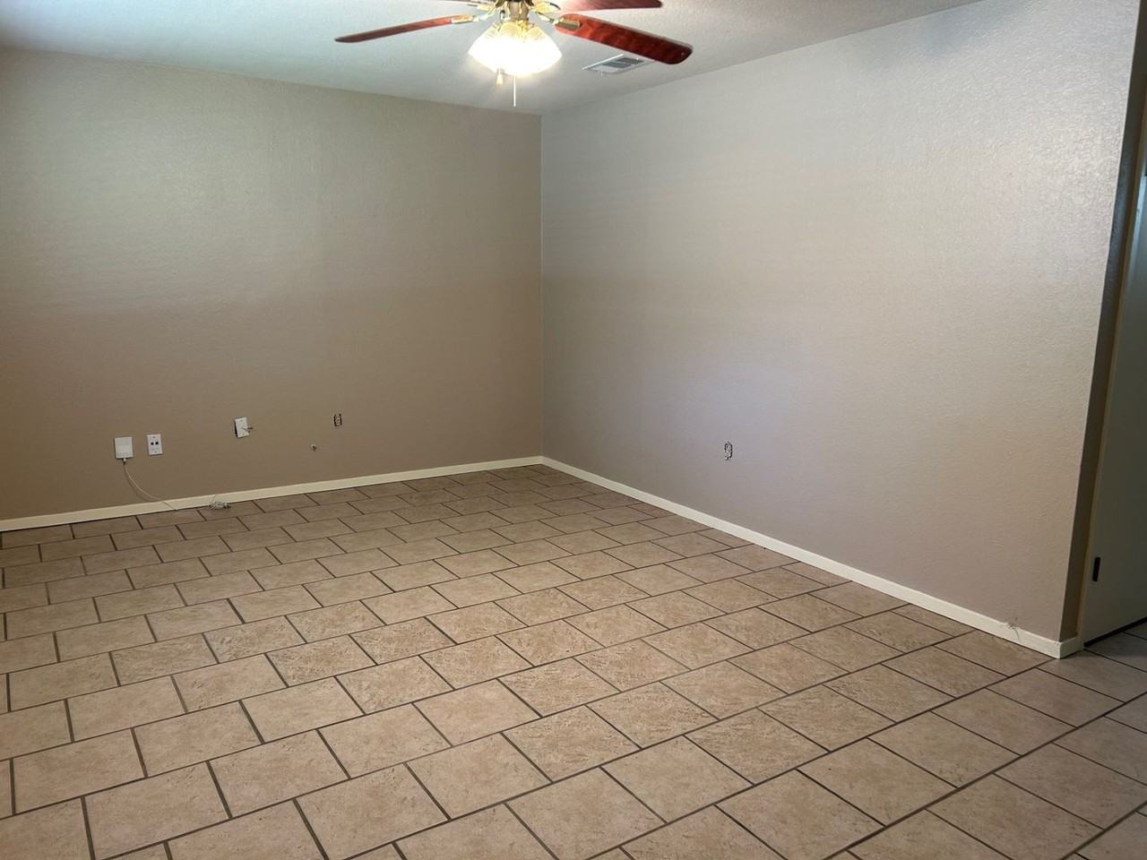 2425 Seracedar Dr - Photo 4 of 19