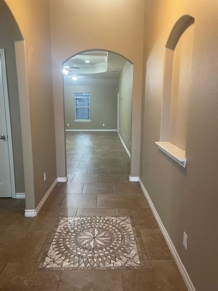 1106 Pinehollow Ln - Photo 3 of 23