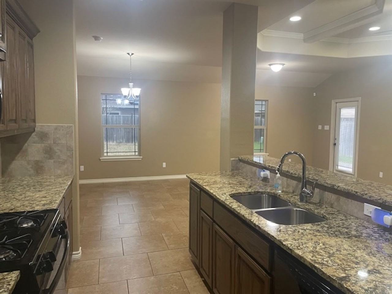 1106 Pinehollow Ln - Photo 6 of 23