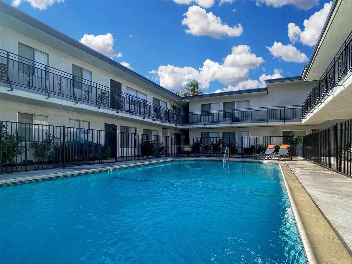 5464 Yarmouth Ave - Photo 7 of 14