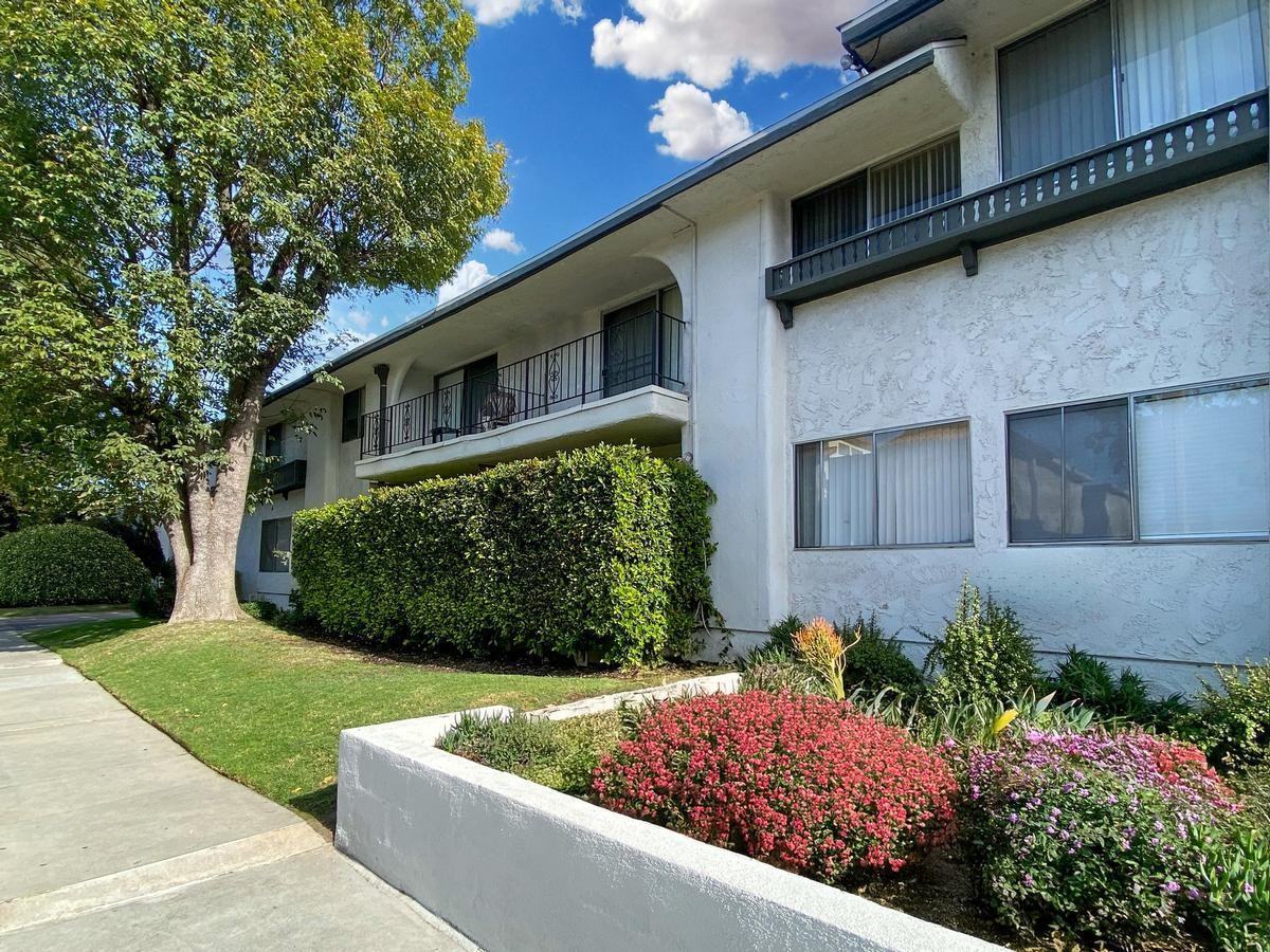 5464 Yarmouth Ave - Photo 6 of 14