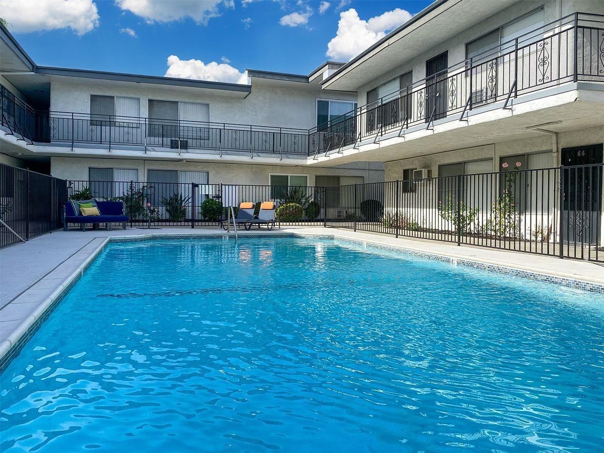 5464 Yarmouth Ave - Photo 3 of 14