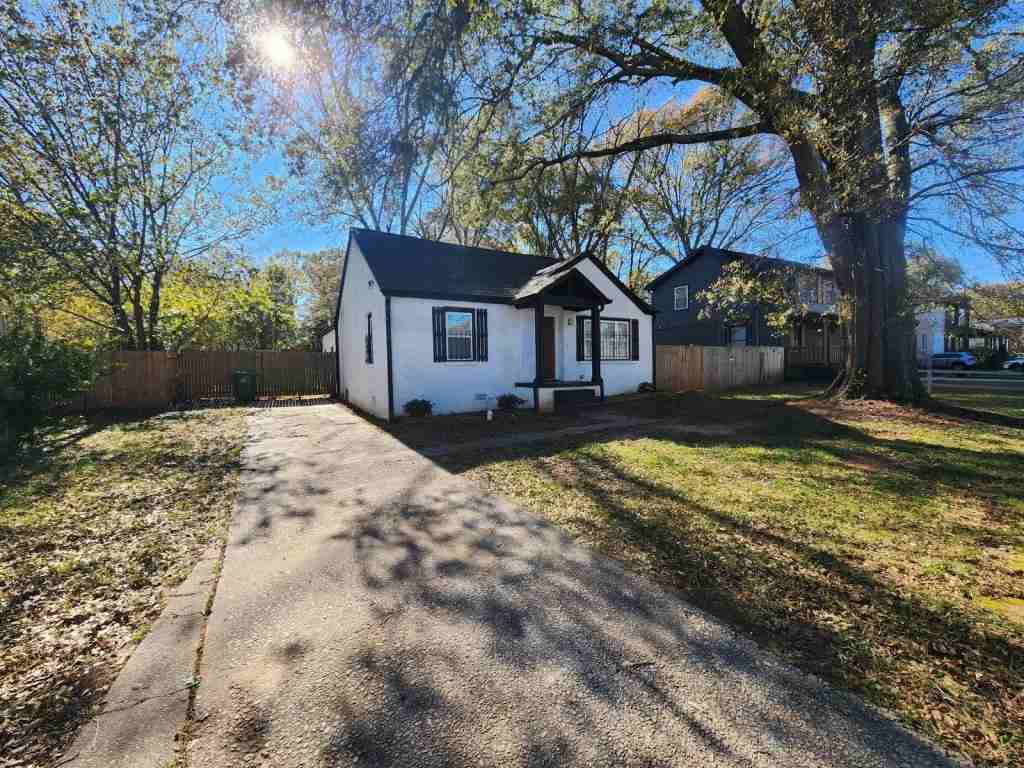 2457 Lynn Iris Dr - Photo 2 of 26