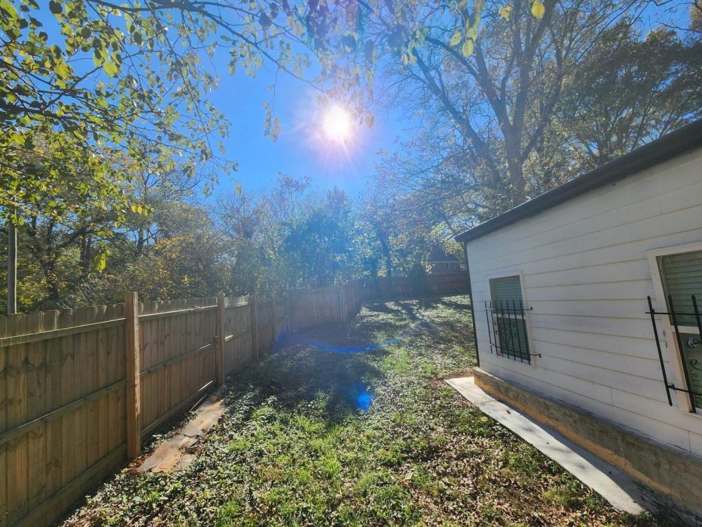 2457 Lynn Iris Dr - Photo 3 of 26