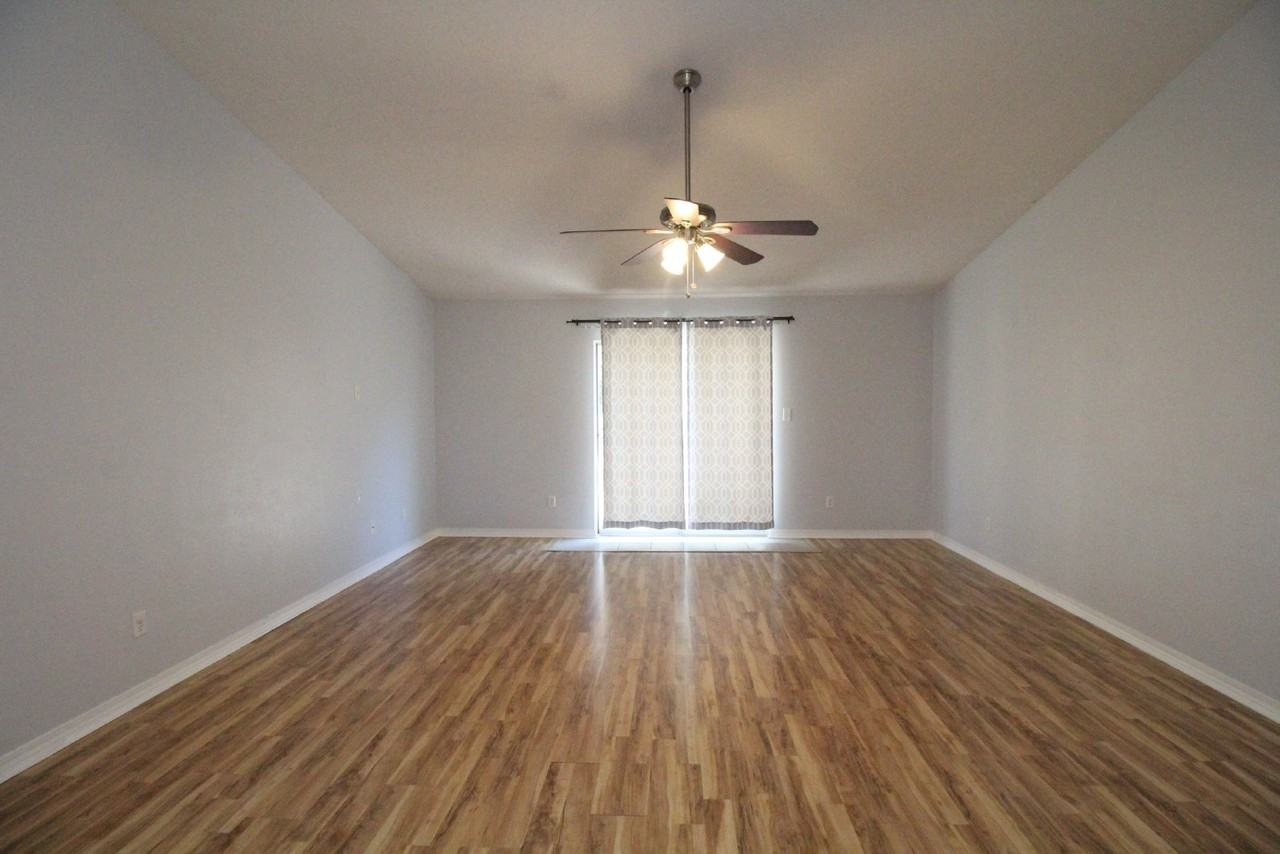 706 Marlinspike Dr - Photo 3 of 20