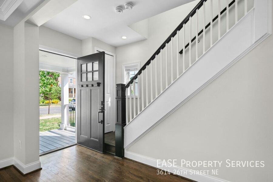3614 26th St Ne - Photo 3 of 34