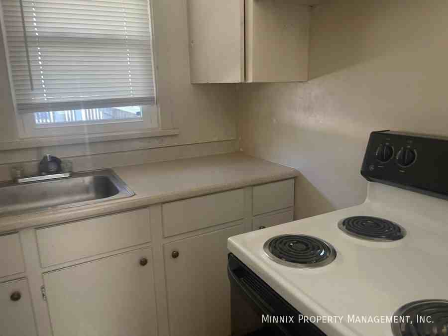 501 25th St - Photo 7 of 8