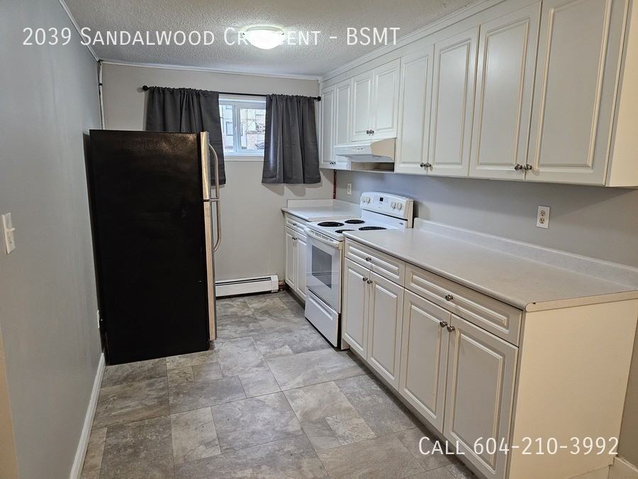 2039 Sandalwood Cres #BS - Photo 2 of 10