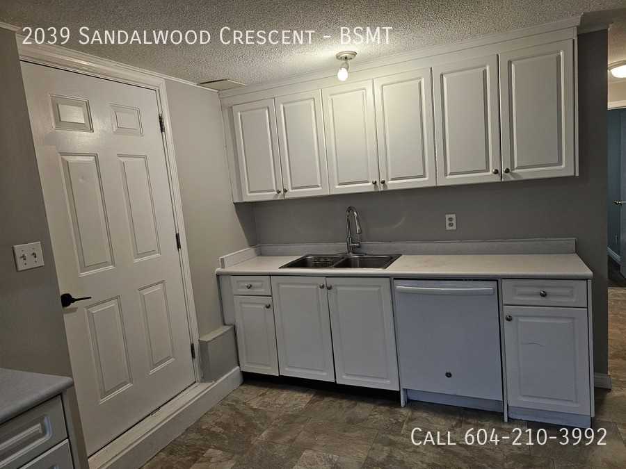 2039 Sandalwood Cres #BS - Photo 3 of 10