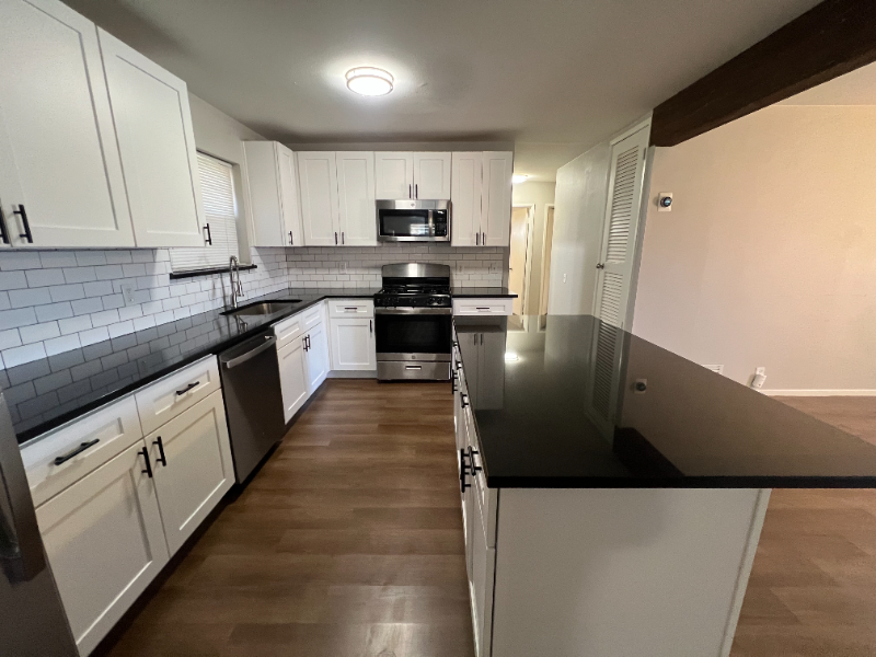 1623 Parkdale Dr - Photo 4 of 19