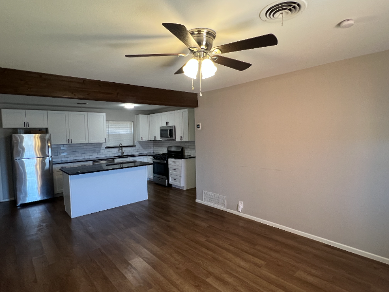 1623 Parkdale Dr - Photo 5 of 19