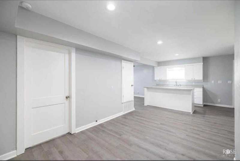 912 N Monroe St - Photo 3 of 18