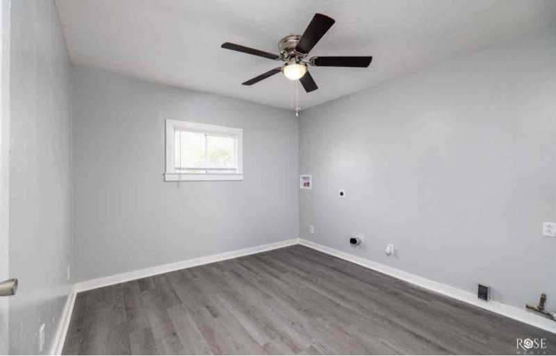 912 N Monroe St - Photo 4 of 18