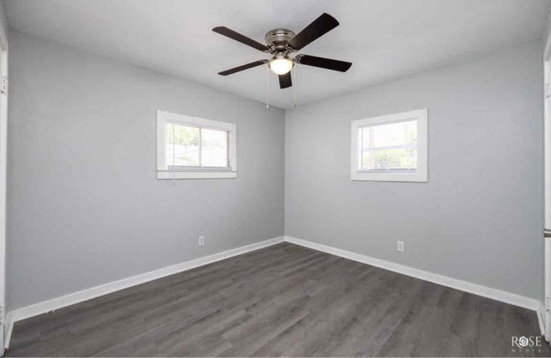 912 N Monroe St - Photo 7 of 18