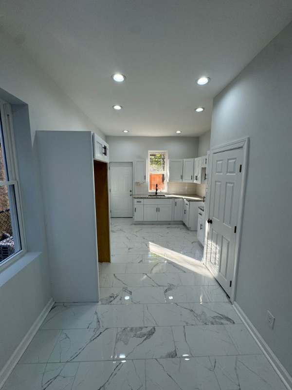 3750 N 17th St - Photo 4 of 16