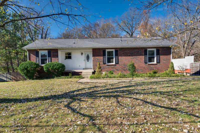 553 Springmont Blvd - Photo 2 of 20