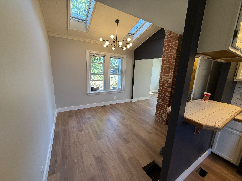 315 W Monroe Ave - Photo 2 of 15