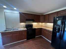 featured image of 104 Lakeview Cir