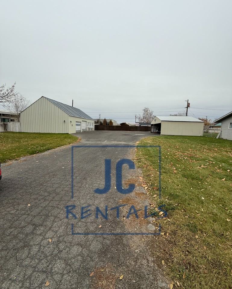 2319 S 4th Ave #NA - Photo 3 of 17