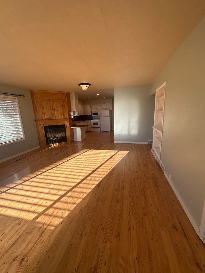 3449 E 650 N - Photo 2 of 37