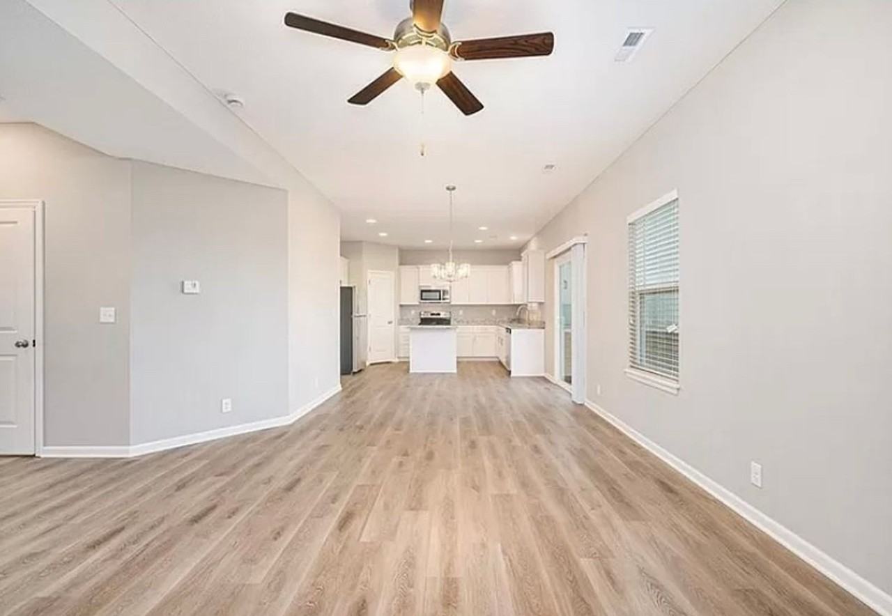 9103 Sw 2nd St - Photo 4 of 12