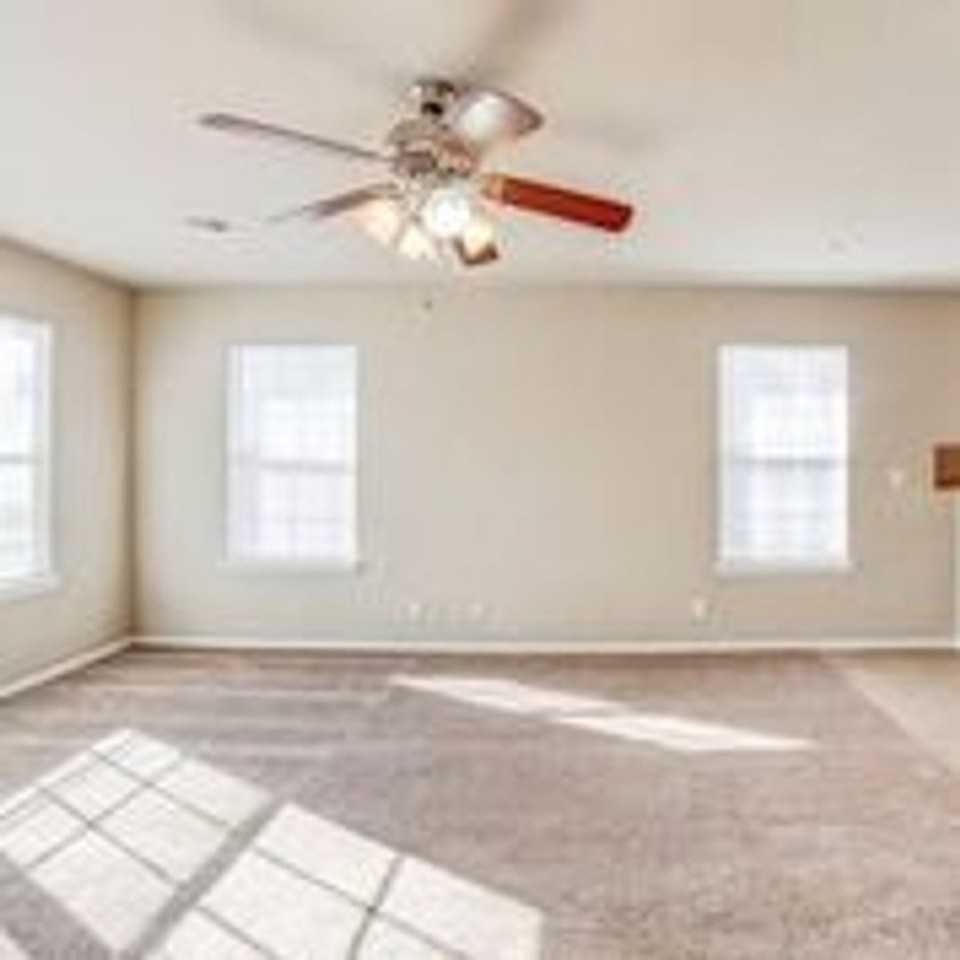 2993 Creekside Dr - Photo 3 of 12