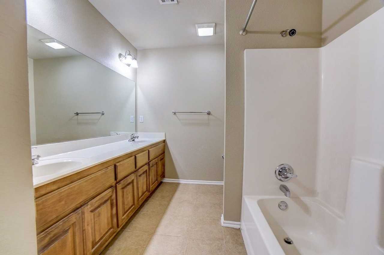 2993 Creekside Dr - Photo 7 of 12