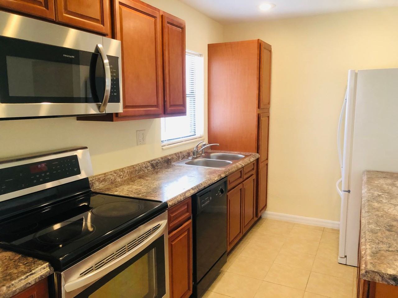 1923 Jefferson Avenue - Photo 4 of 28