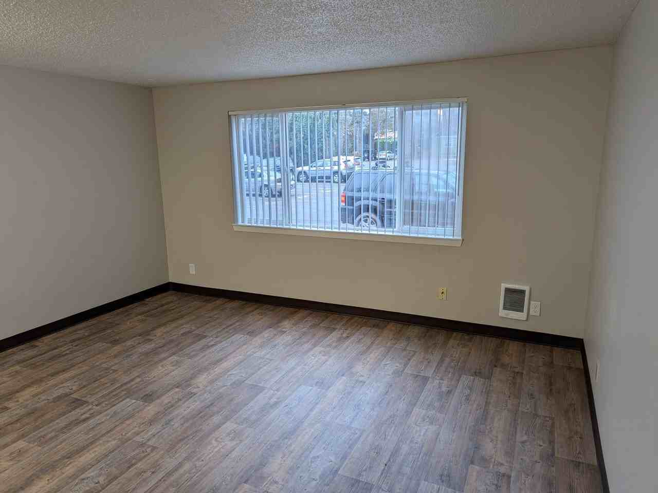 5200 Windsor Island Rd N - Photo 5 of 31