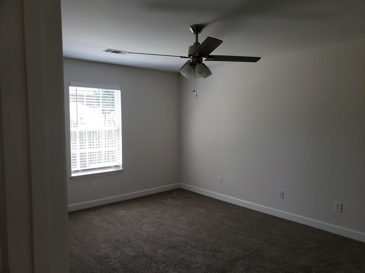 404 Northrop Pl - Photo 4 of 42